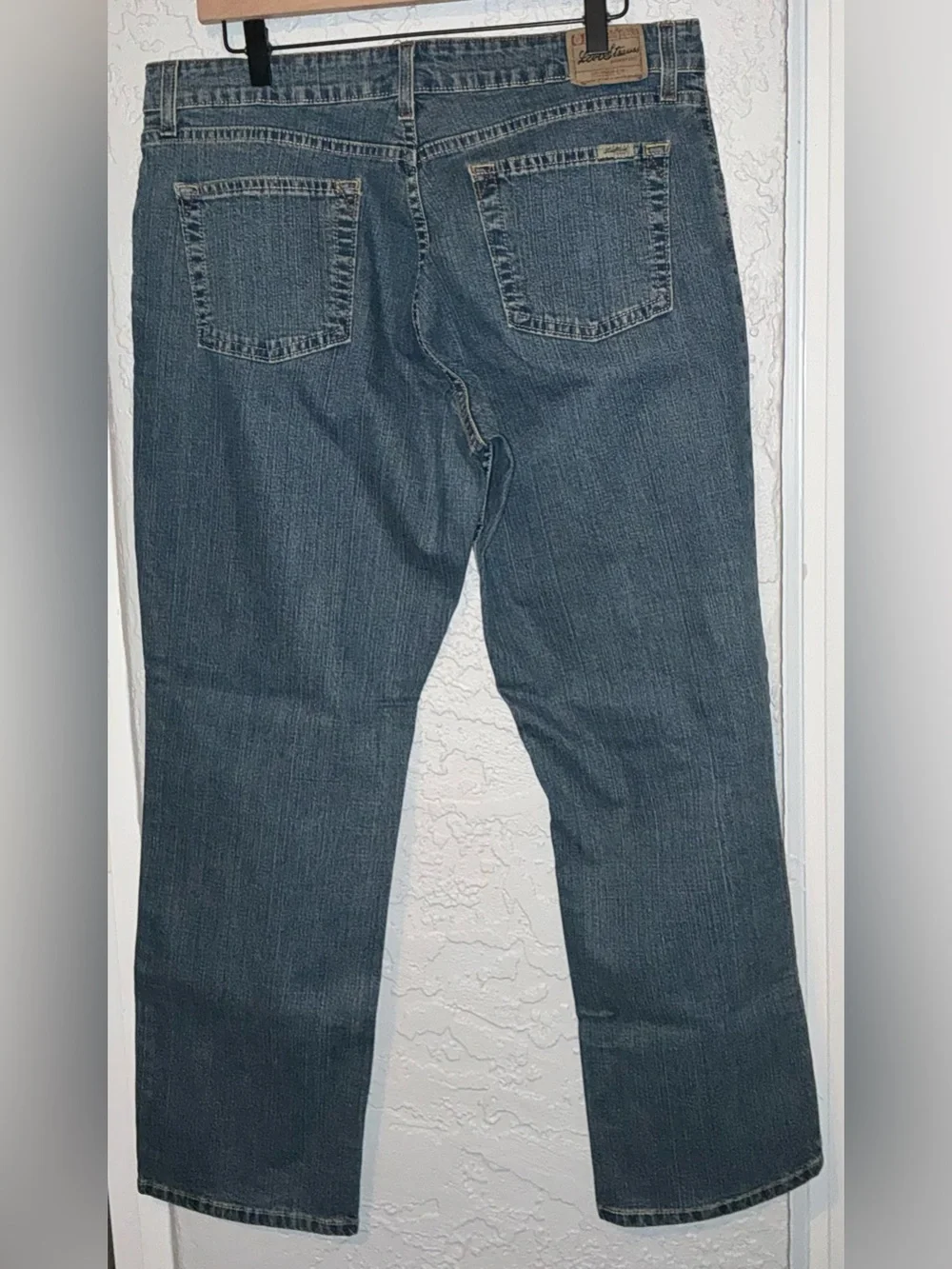 Levi Strauss Mid Rise Straight-Leg Jeans in Dark Blue